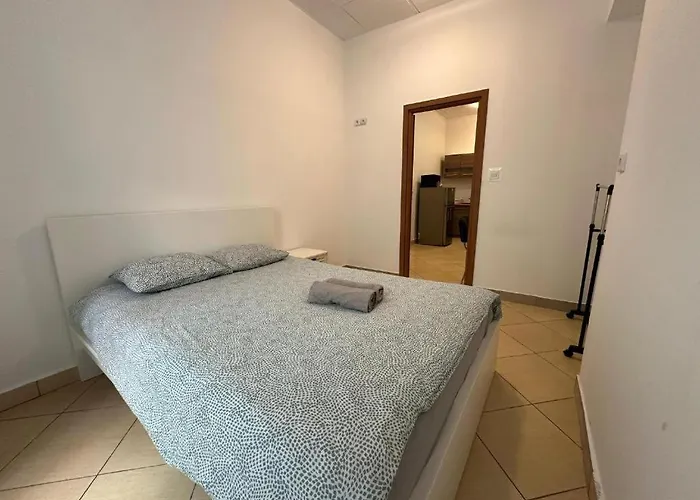 Ξενοδοχείο με διαμερίσματα Golebia-plus 3*